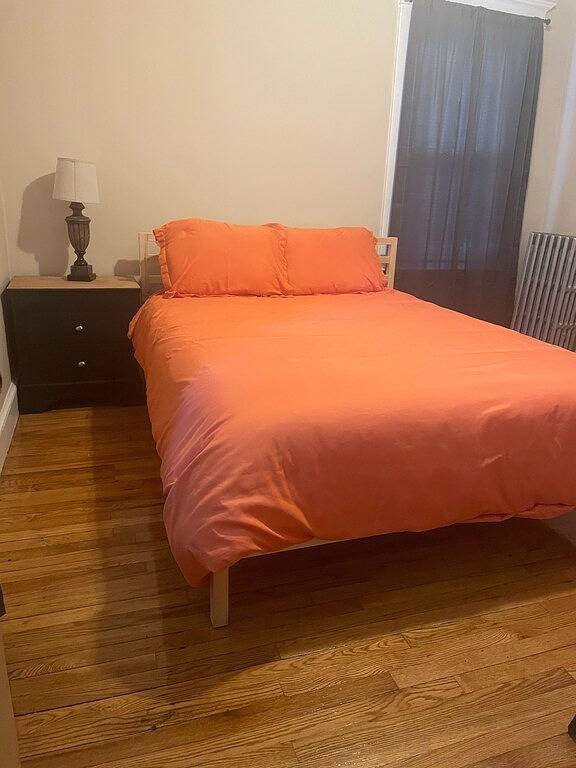 Vacation rental for 5 people, with yard, with pets in New Haven