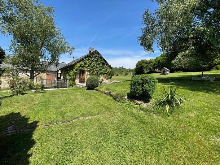 Gîte pour 6 personnes, avec jardin et vue, adapté aux familles à Lavault-de-Frétoy