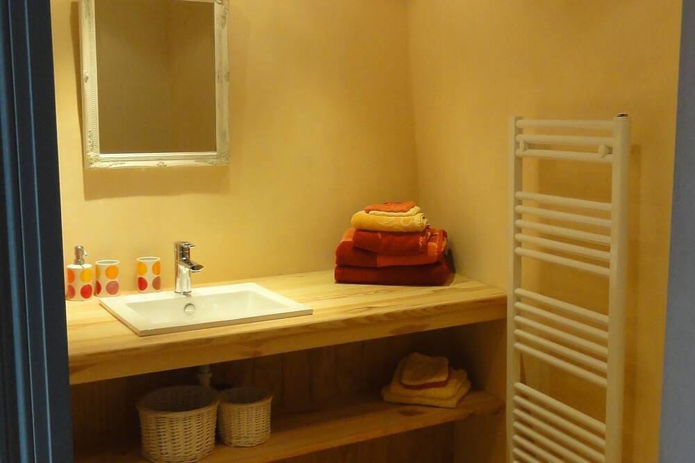 Bienvenue à la Maison Forte de Chabanolles - Un lieu singulier et authentique in Retournac, Alto Loira