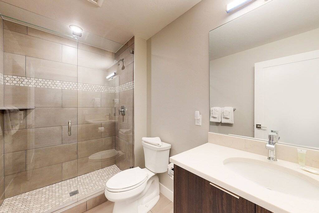 Ganze Wohnung, Modern riverfront condo w/ a gas fireplace, washer/dryer & private patio in Silverthorne, Arapaho and Roosevelt National Forests