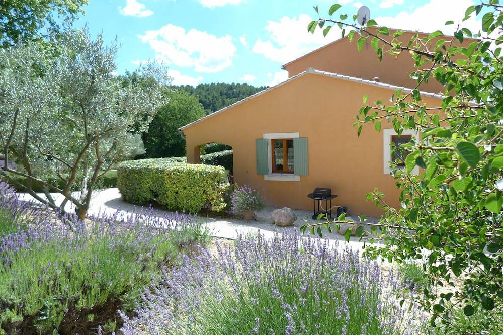 Appartement entier, Gîte dans Mas Provençal in Pernes-les-Fontaines, Parc naturel régional du Mont-Ventoux