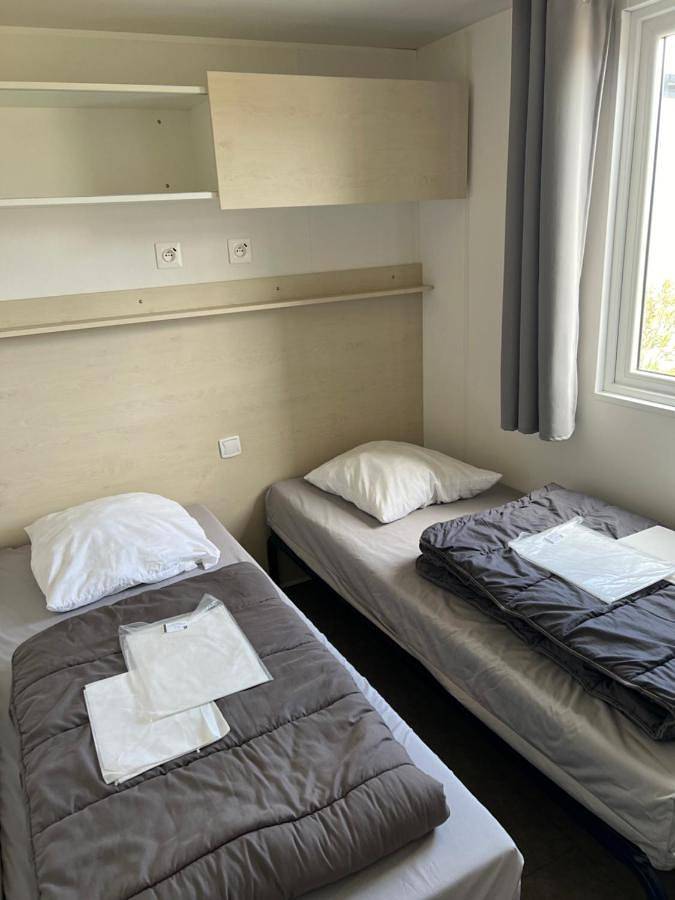 Camping pour 6 personnes, avec jardin ainsi que piscine et vue, animaux acceptés à Torreilles - 4