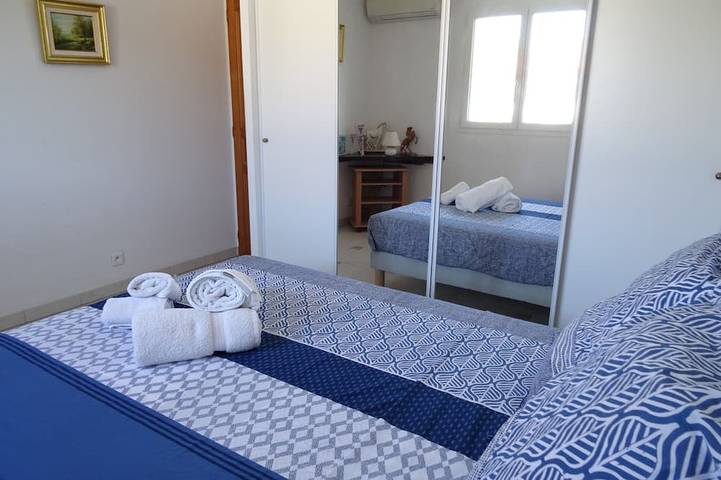 Villa with stunning sea views, 3/4 bedrooms, 6 minutes from the beach on foot. in Campomoro, Belvédère-Campomoro