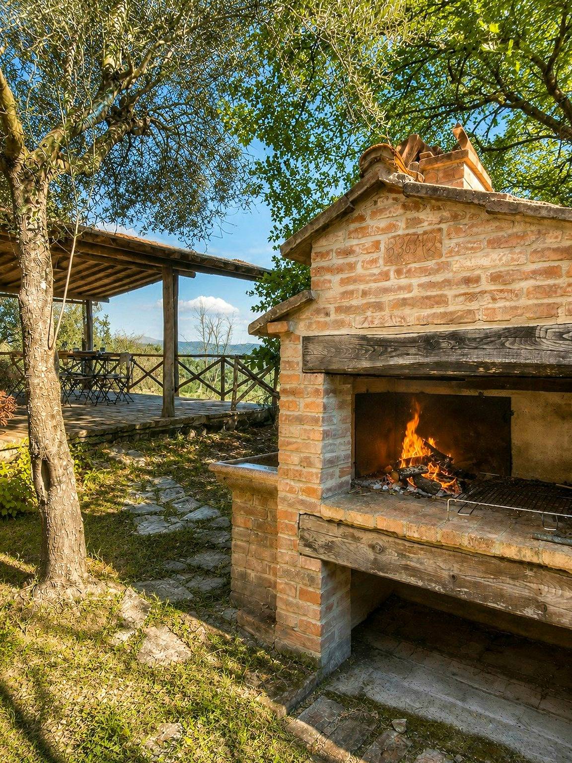 Villa mit Whirlpool in den Hügeln von Cetona in Cetona, Chianti