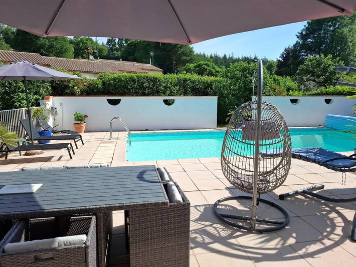 Location de vacances pour 6 personnes, avec Terrasse ainsi que Jardin et Piscine dans Bassin du Lampy