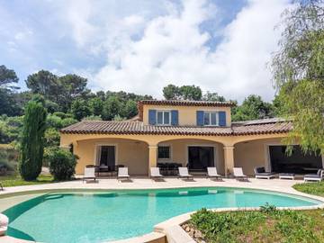 Gîte pour 8 personnes, avec jardin à Roquefort-les-Pins