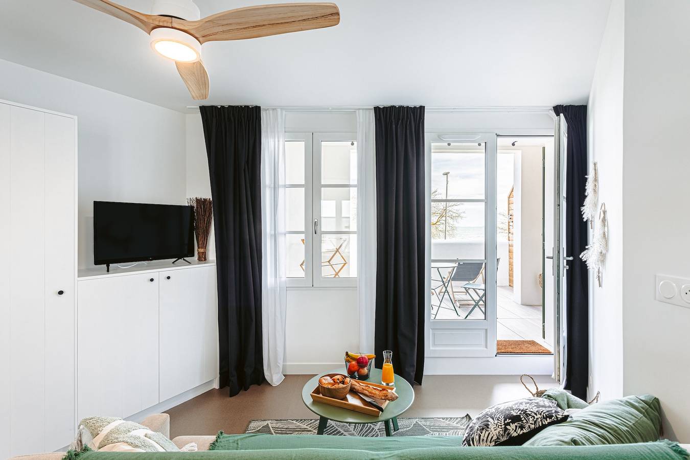 Studio La Terrasse met zeezicht, privéterras en wifi, foto 8