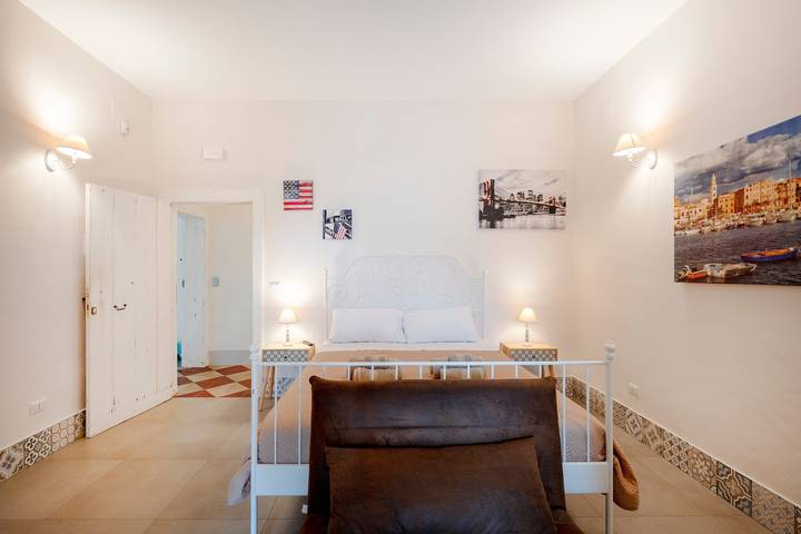 Ganze Wohnung, Studio 'Garibaldi54 - Camera del Fico' mit Balkon, Wlan und Klimaanlage in Santo Spirito, Bari