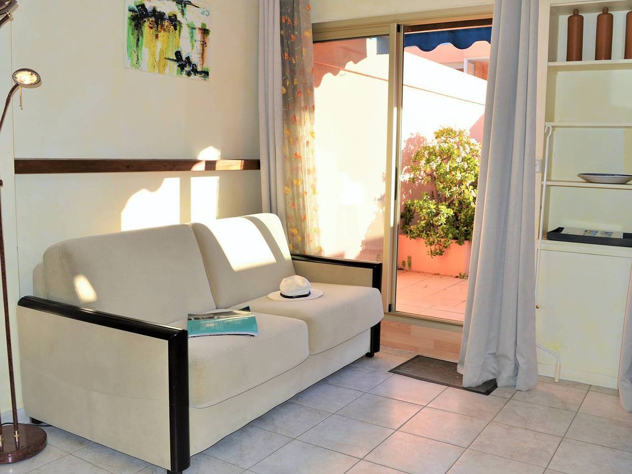 Entire apartment, Air-conditioned studio with terrace and garage - Sleeps 4 in Le Lavandou, Toulon region