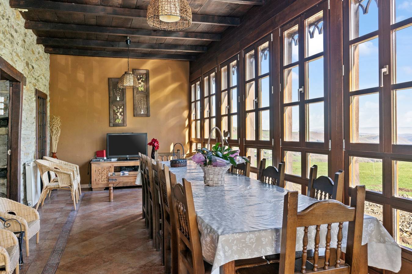 Casa rural 'La Posada Del Chano' con vistas a la montaña, piscina privada y Wi-Fi in Cangas del Narcea, Cordillera Cantábrica