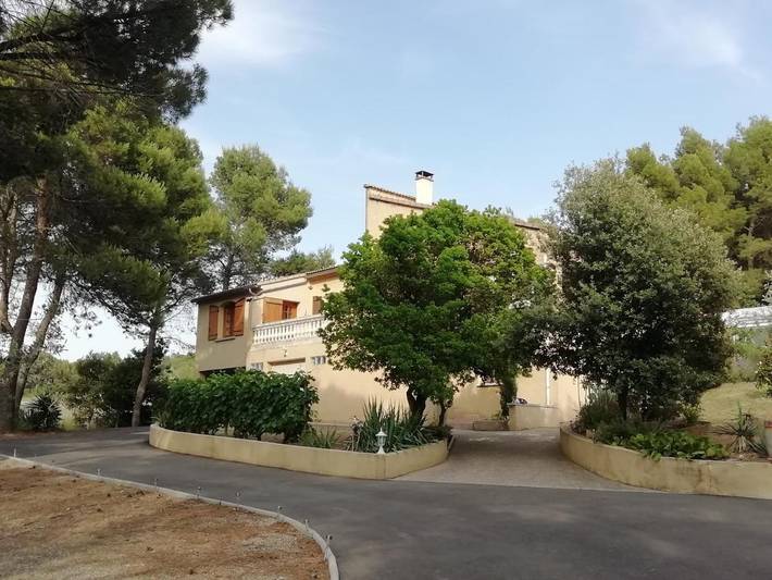 Appartement de vacances pour 3 personnes, avec Terrasse ainsi que Jardin et Piscine à Uchaux
