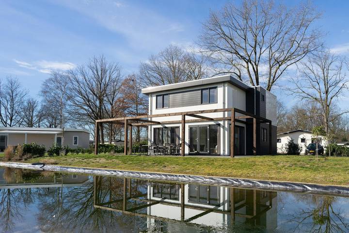 Vakantiehuis voor 10 personen, with Balkon/Terras and Terras as well as Tuin and Zwembad in Susteren