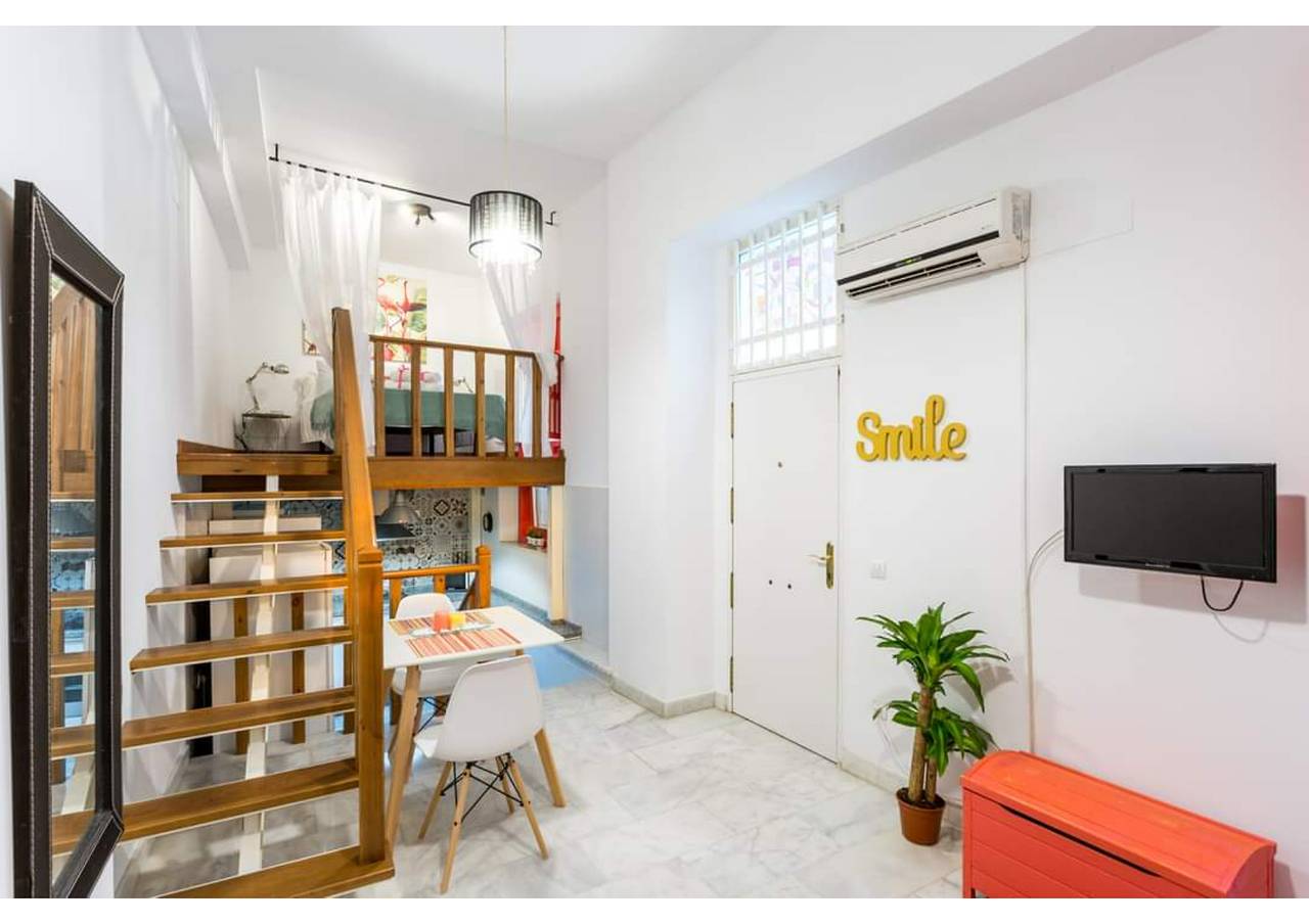 Apartamento entero, Apartamento 'Dúplex Seville-Centro Histórico, Wi-Fi Cocina Completa Calefaccion y Aire Acondicionado in Casco Antiguo, Sevilla