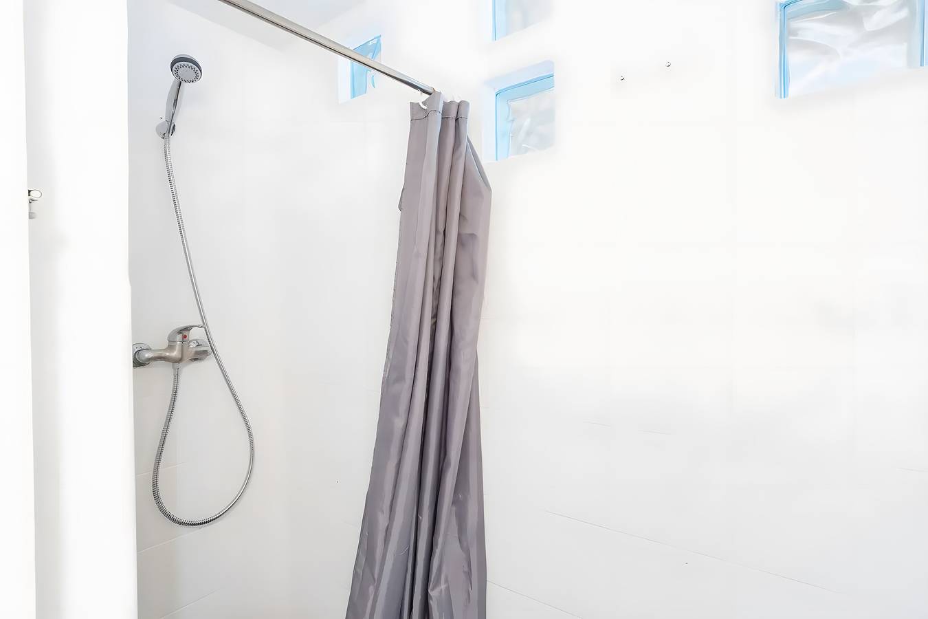 Maison fraîche avec accès direct à une plage semi-privée in Oliva, Costa Blanca