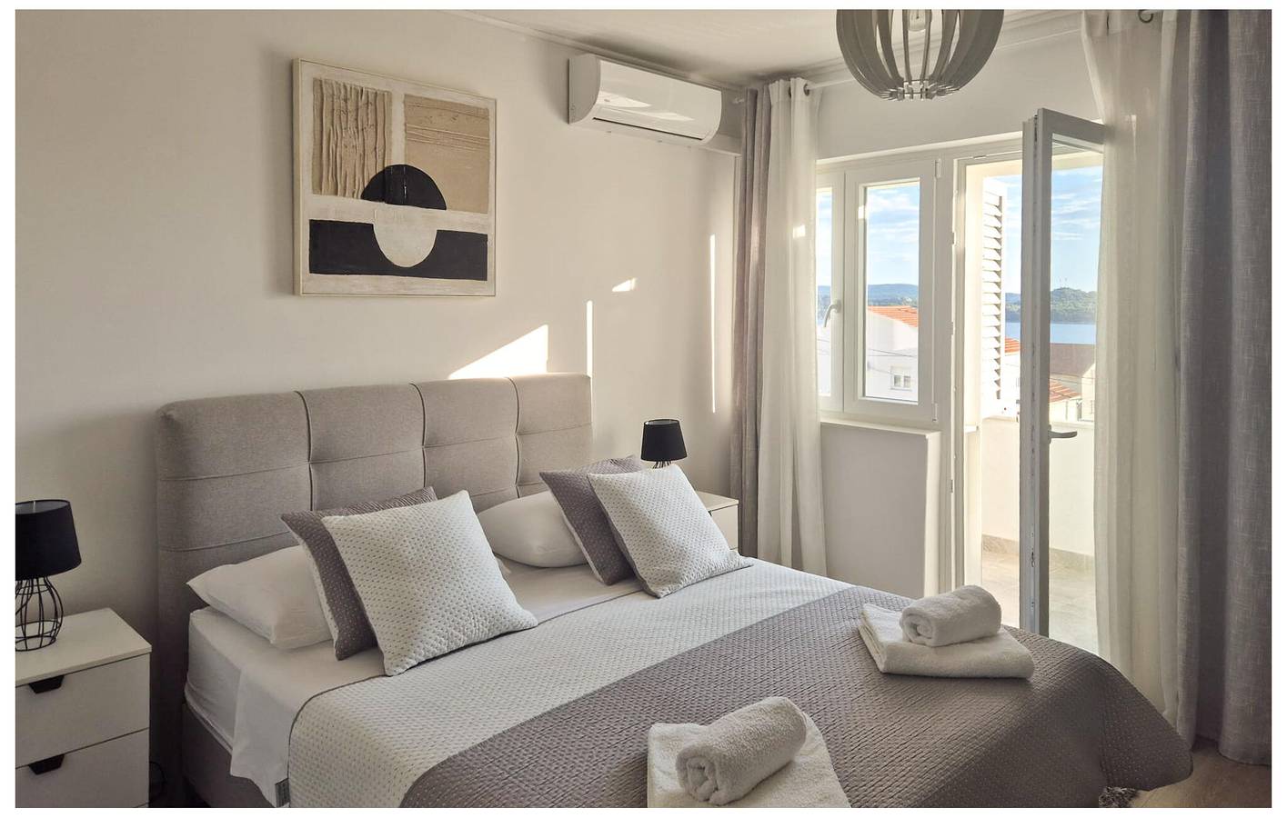 Appartement de vacances entier, Appartement avec vue sur la mer, terrasse, cuisine et Wi-Fi près de la plage de Banj in Šibenik, Šibenik-Knin