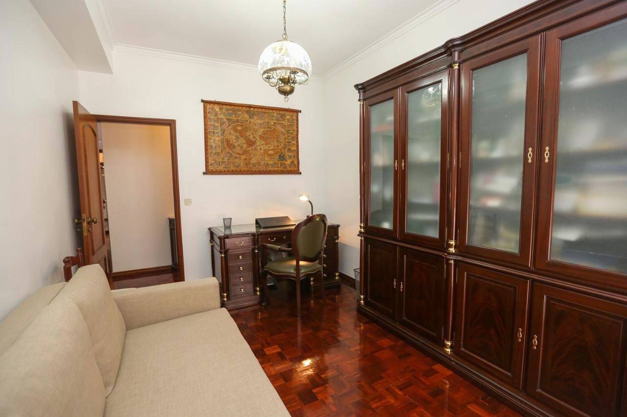 Apartamento inteiro, Like-home-T4-Bright Benfica Apt-Terrace in Lisboa, Costa de Lisboa