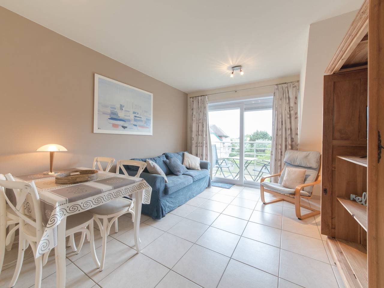 Appartement entier, Zeeflat with parking and shared pool in Le Coq, Côte belge