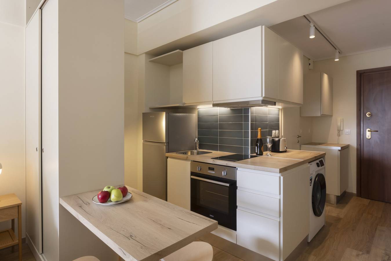 Ολόκληρο το στούντιο, Thiseos 5-7&middot;Renovated Studio with Sea View  in Αθήνα, Νότια Ακτή Αττικής