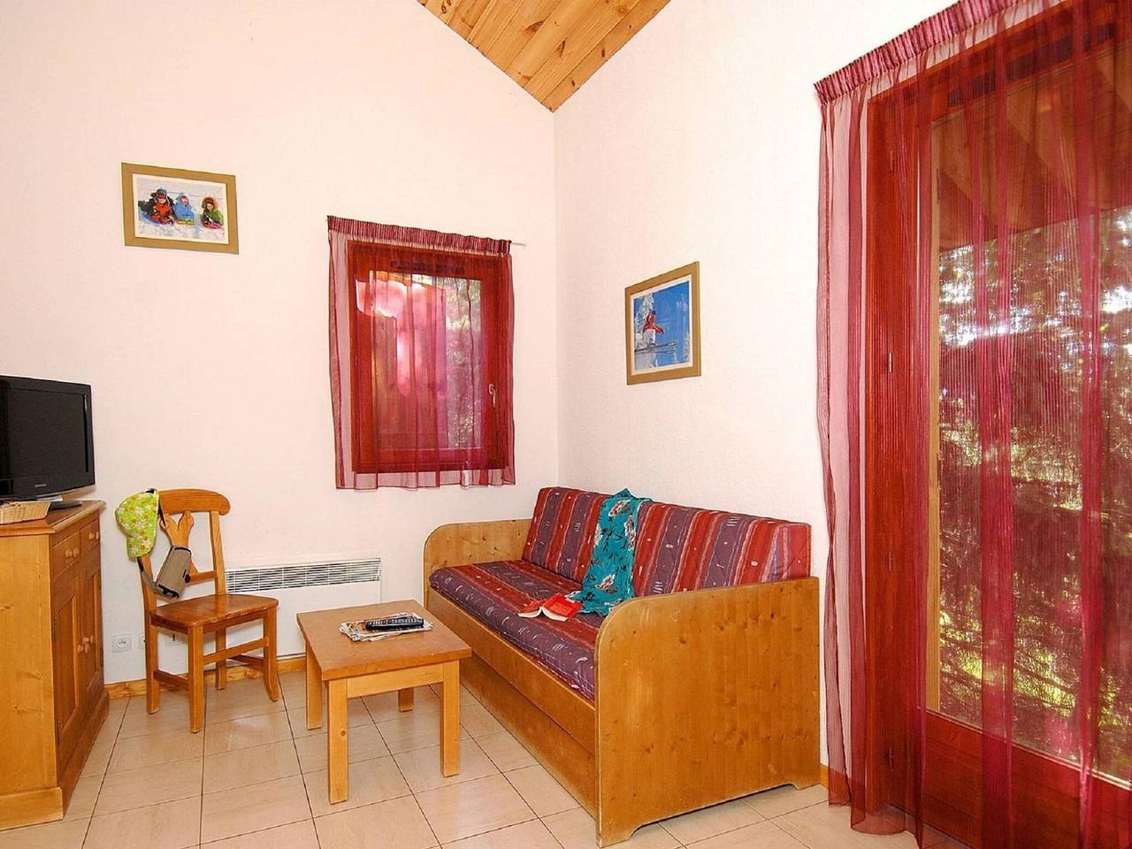 Entire apartment, Wooden apartment in family friendly and sunny Superdevoluy in Saint-Étienne-en-Dévoluy, Le Dévoluy