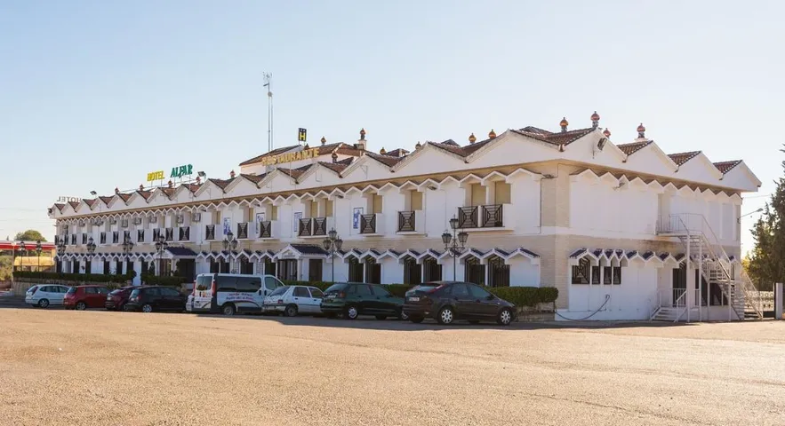 Hotel für 2 Personen, mit Terrasse und Ausblick sowie Pool und Kinderpool - 1