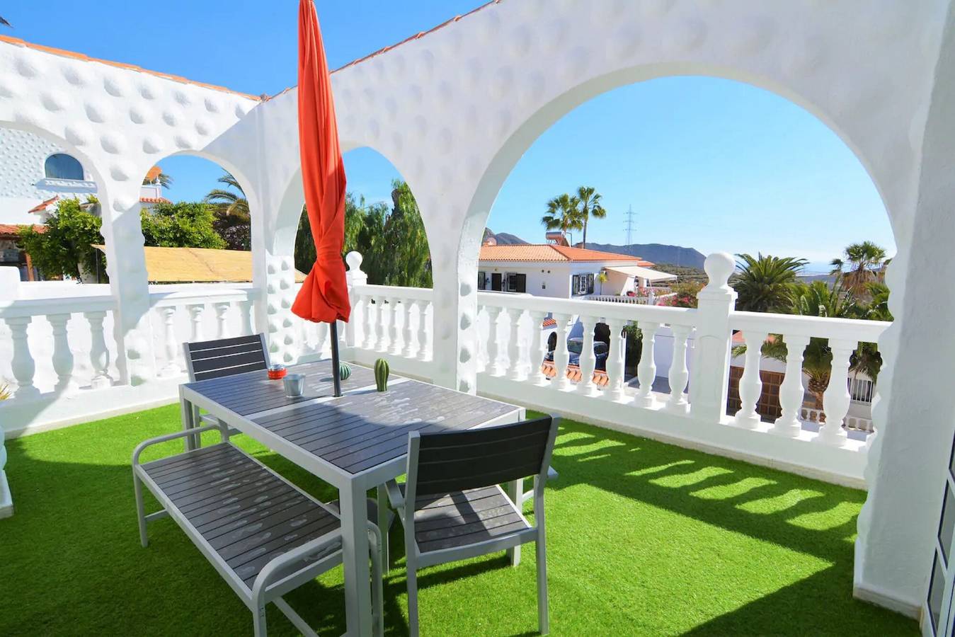 Appartement entier, Appartement "Casa Carmela" avec vue sur la mer, piscine partagée et Wi-Fi. in Chayofa, Arona