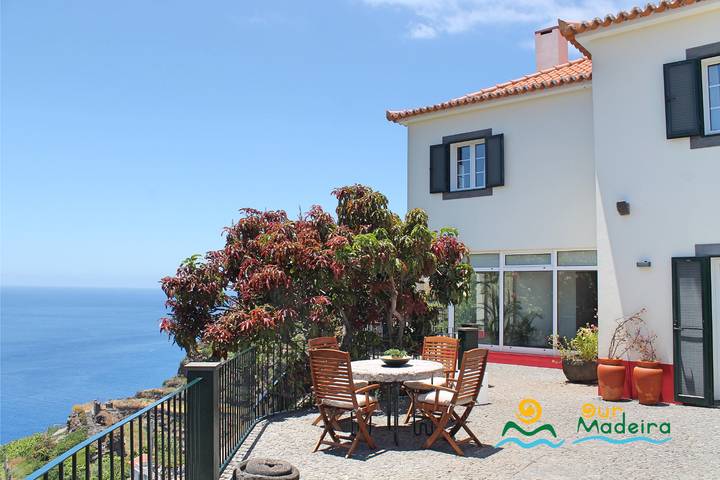Villa para 8 pessoas, com Varanda e Terraço e ainda Jardim em Calheta