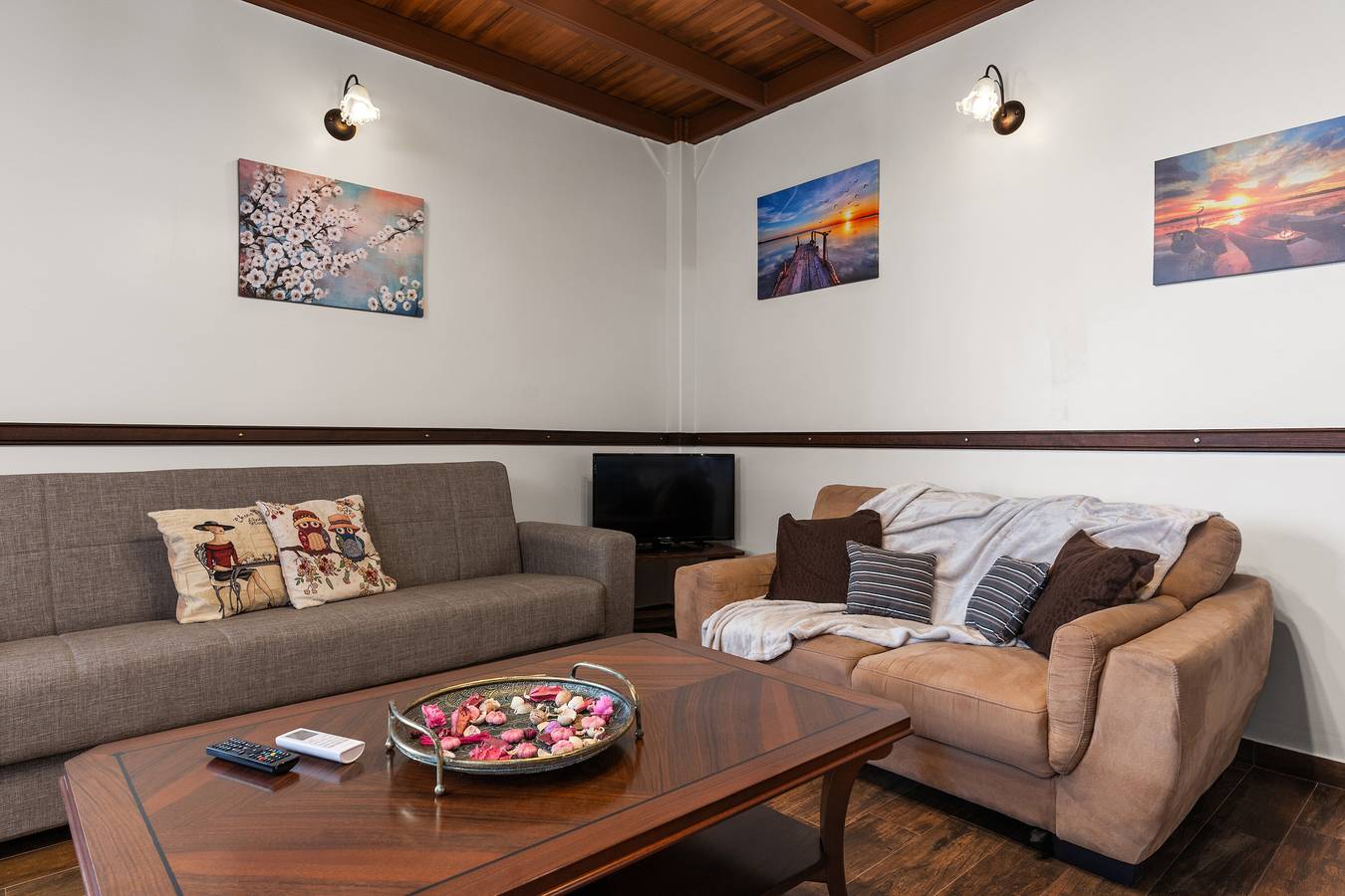 Apartamento inteiro, Apartamento 'Angi and George House' com terraço partilhado, acesso Wi-Fi e ar condicionado in Seção oeste de Atenas, Aigaleo