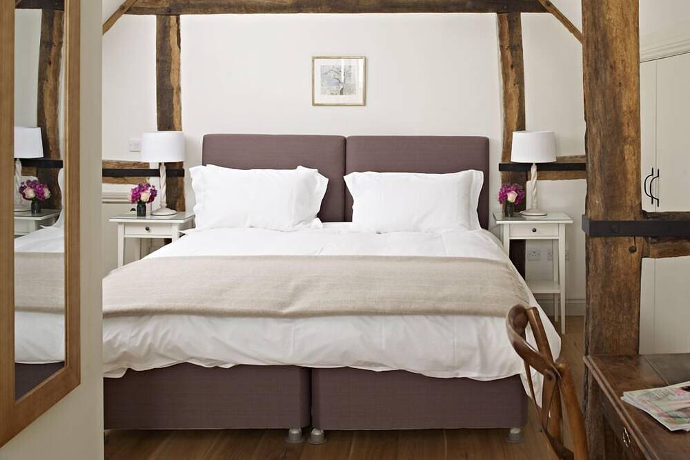 Entire apartment, The Stable at Manor Farm Courtyard Cottages in Berkshire