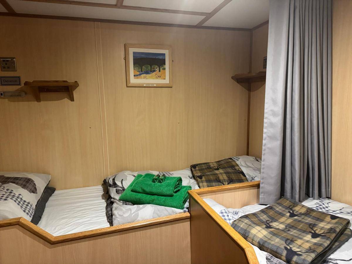 Nova Spero Boat & Breakfast - Caledonian Canal in Nevis Range, Fort William