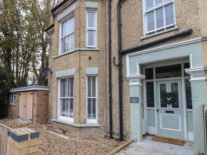 Cottage for 12 people, with garden in Lowestoft