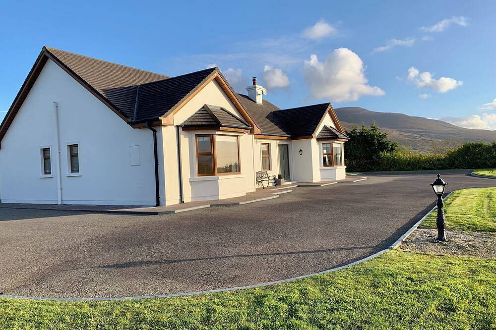 Peaceful home,centrally located for Ring of Kerry, Dingle and Killarney in Caragh, County Kerry