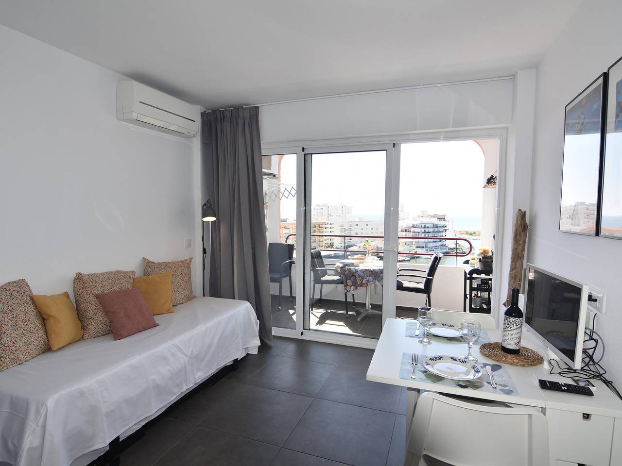 Estudio entero, Estudio Acogedor en Roses con Piscina Comunitaria in Santa Margarida, Roses
