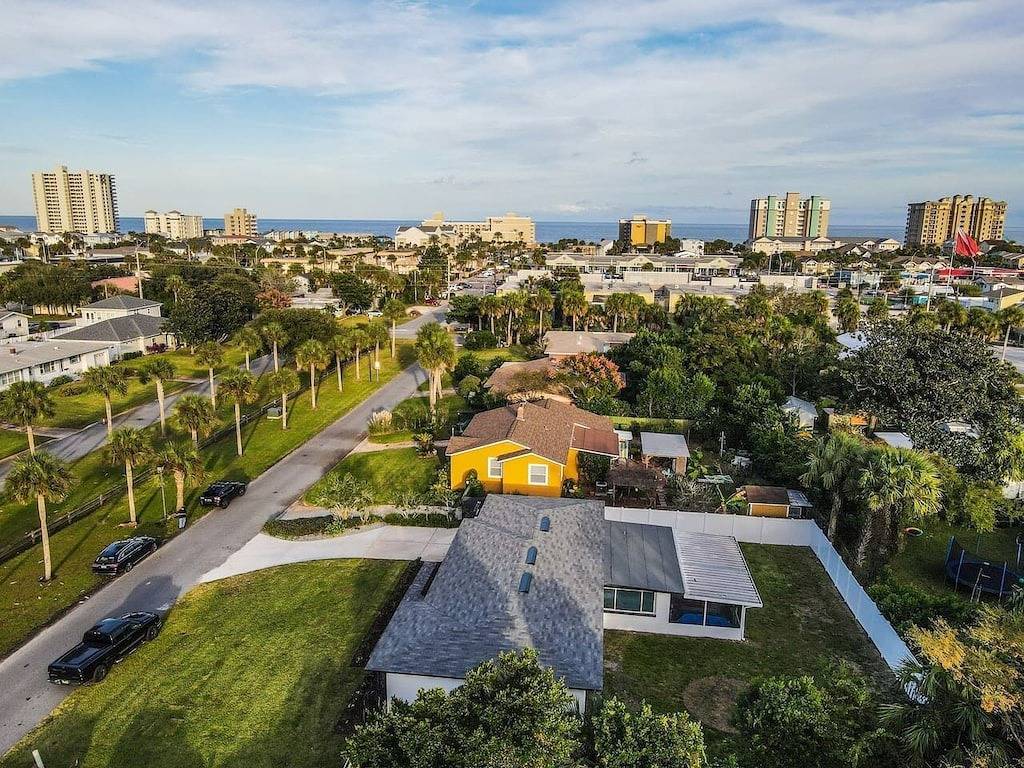 Retro Beach Escape | Heated Pool + Screened Patio in Jacksonville Beach, Duval County