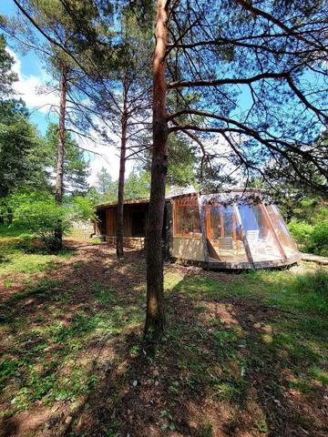 Location de vacances pour 8 personnes, avec terrasse ainsi que jardin et vue, animaux acceptés à La Vacquerie-et-Saint-Martin-de-Castries