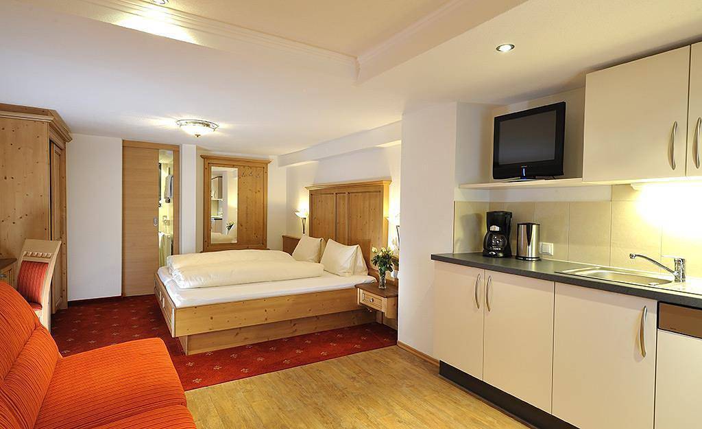 Entire holiday apartment, "Top 3"/living-bedroom/shower/toilet in Ischgl, Verwall mountains