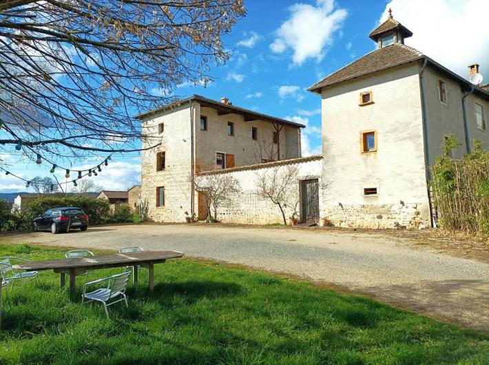 Gîte pour 3 personnes, avec Balcon et Terrasse ainsi que Jardin et Vue à Saint-Georges-de-Reneins