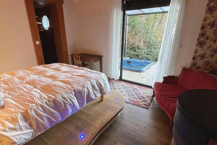 Location de vacances pour 12 personnes, avec terrasse ainsi que jardin et jacuzzi à Poullan-sur-Mer - 4