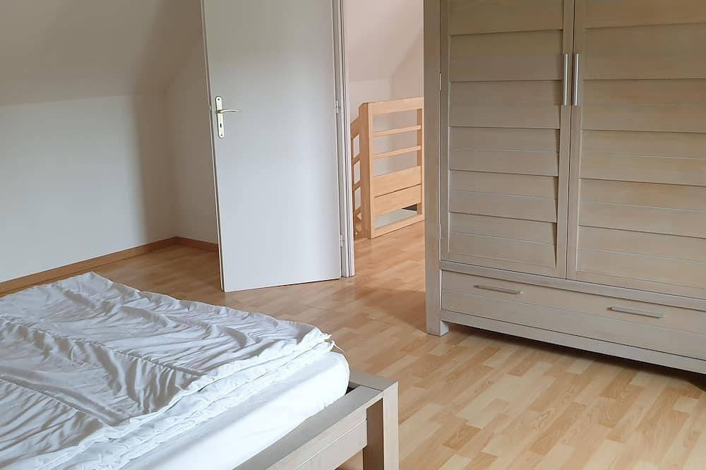 Bonita granja renovada en Kerdalé, cerca de la playa - Wi fi, un pequeño jardín in Trégunc, Côte de Cornouaille