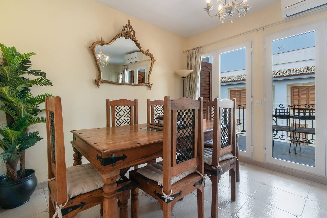 Geheel appartement, Appartement 'Piso En Jávea Puerto' met zeezicht, wifi en airconditioning in Javea Port, Jávea