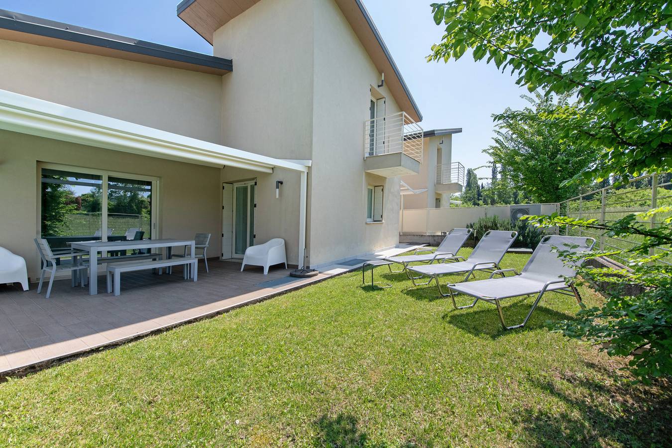 Villa 'Le Golfette Ville Al Golf 2' mit privatem Pool, privater Terrasse und Wi-Fi in Manerba del Garda, Gardasee-Berge