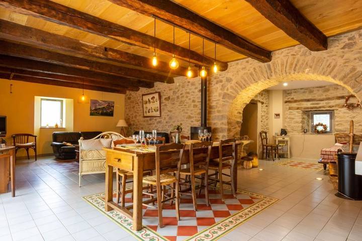 Location de vacances pour 14 personnes, avec jardin à Colombiès