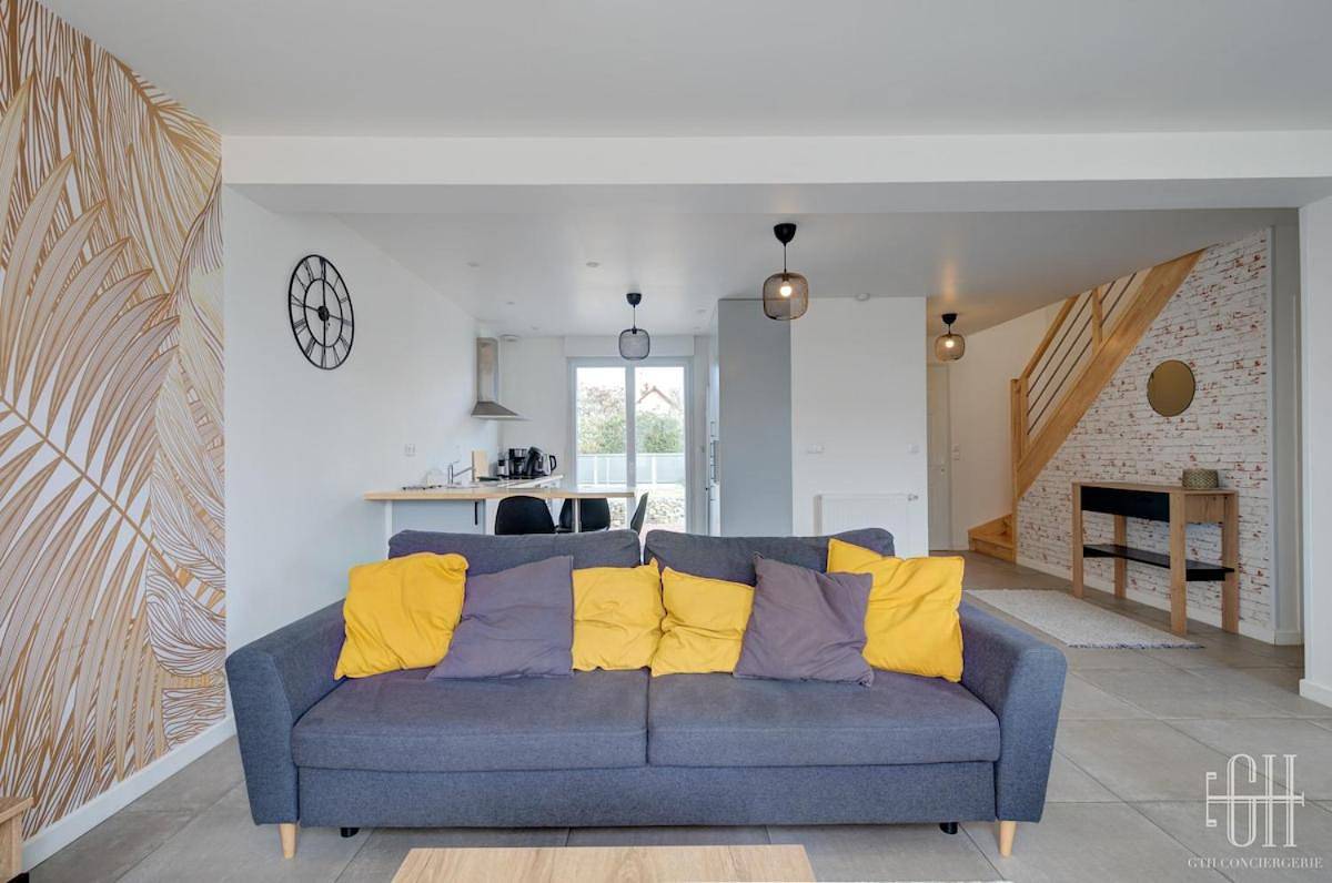 Maison familiale 4 chambres avec jardin et parking in Esvres, Région de Tours