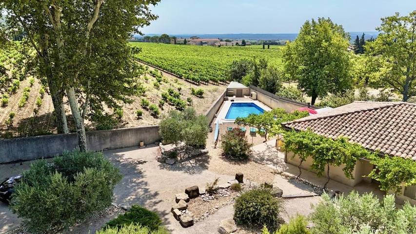 Villa pour 6 personnes, avec piscine ainsi que vue et terrasse