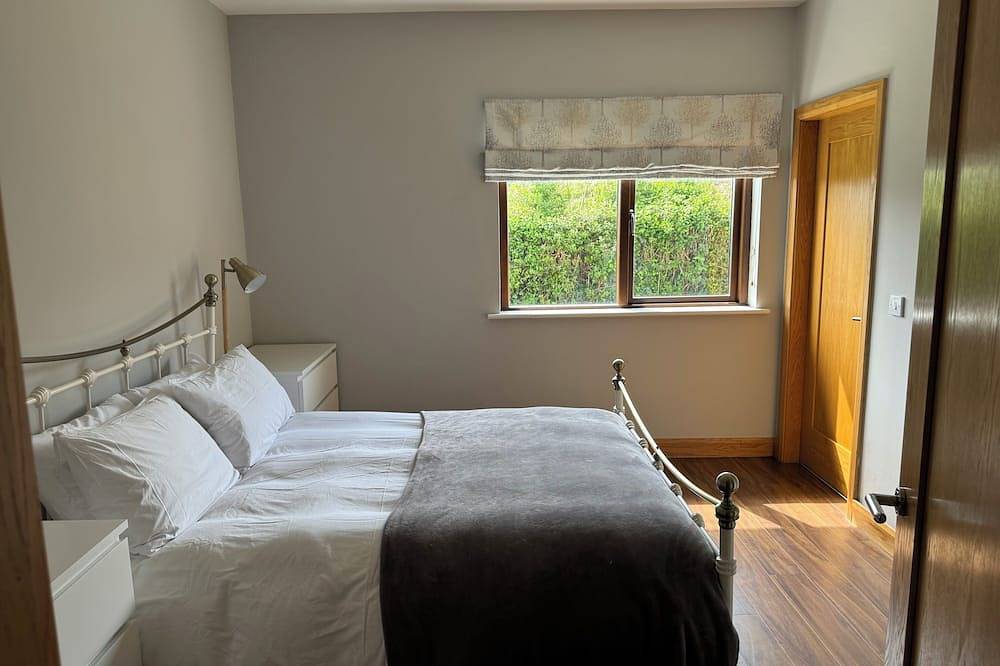 Tara's House. Contemporary luxury house, fabulous sea views on Wild Atlantic Way in Inishowen, County Donegal