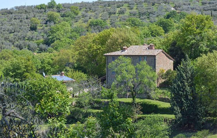 Idilliaco appartamento per vacanze di 90 mq con parcheggio, giardino e piscina a Paciano in Paciano, Perugia e dintorni