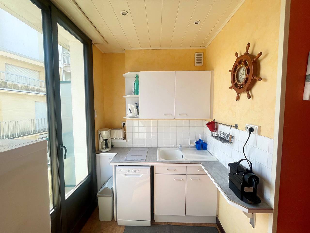 Entire apartment, Cozy 2-Room Apt Steps from Beach in Les Sables-d'Olonne in Les Sables-d'Olonne, Vendée