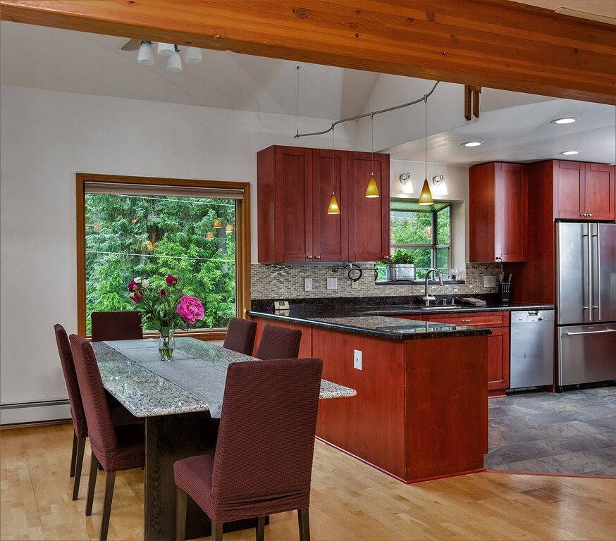 Spacious rental for 6 in lovely home with gorgeous views, minutes from resort in Girdwood, Anchorage