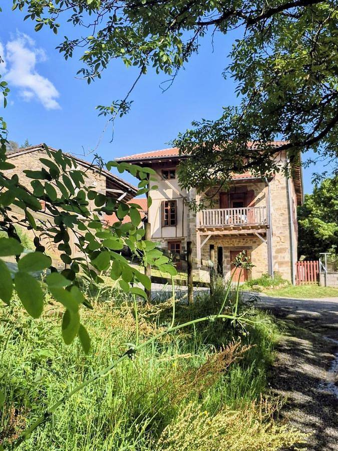 Location de vacances pour 4 personnes, avec vue ainsi que terrasse et jardin dans Viazac