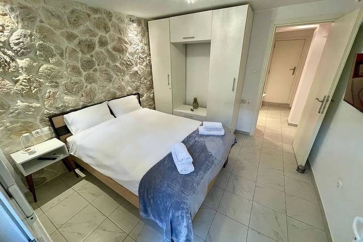 Appartement entier, Central Studio Flat with Garden in Vólos, Magnisia