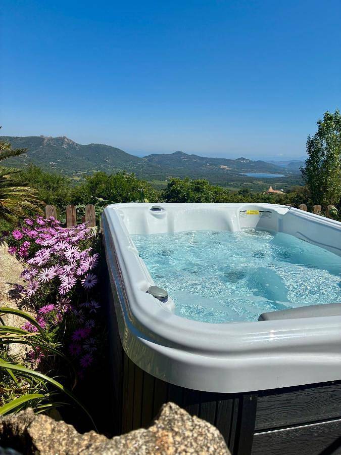 Chambre d’hôte pour 2 personnes, avec jardin ainsi que terrasse et jacuzzi en Corse - 4